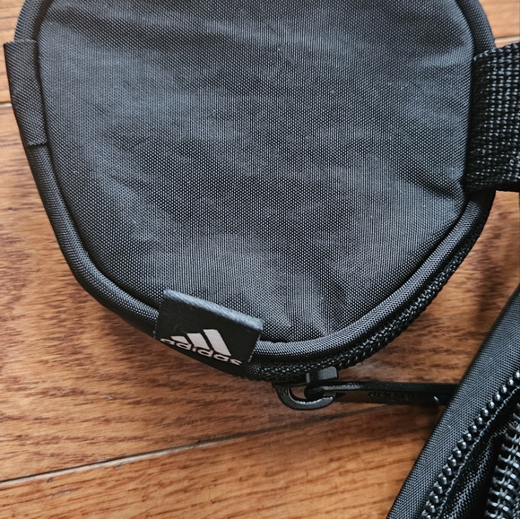 Bnwt ADIDAS MINI BAG - Picture 2 of 5